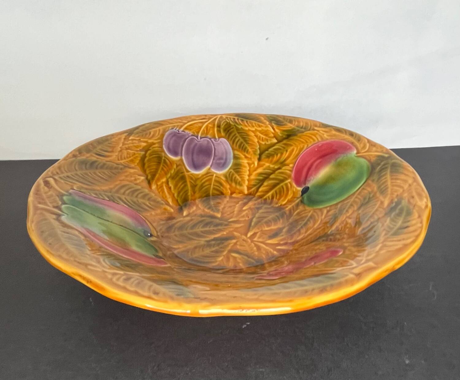 Coupe à fruits en barbotine de Sarreguemines