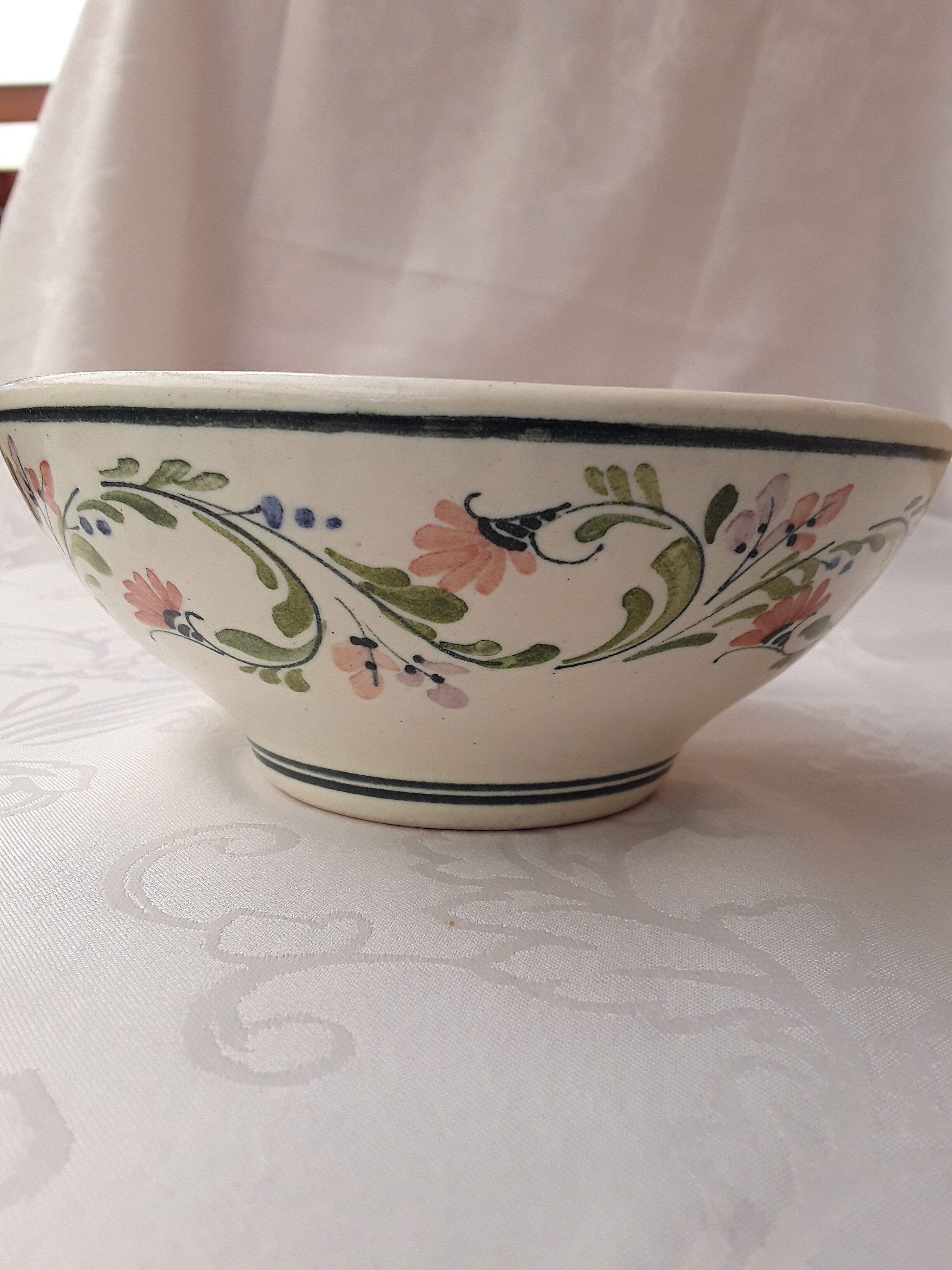 Ceramic cup, floral decoration