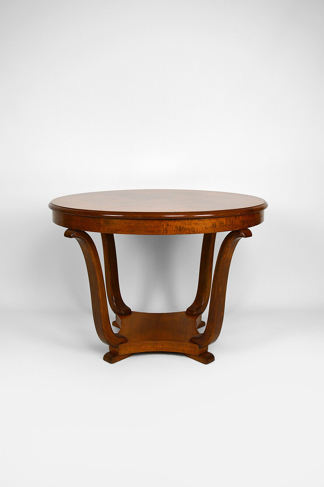 Round Art Deco pedestal table in walnut veneer circa 1930