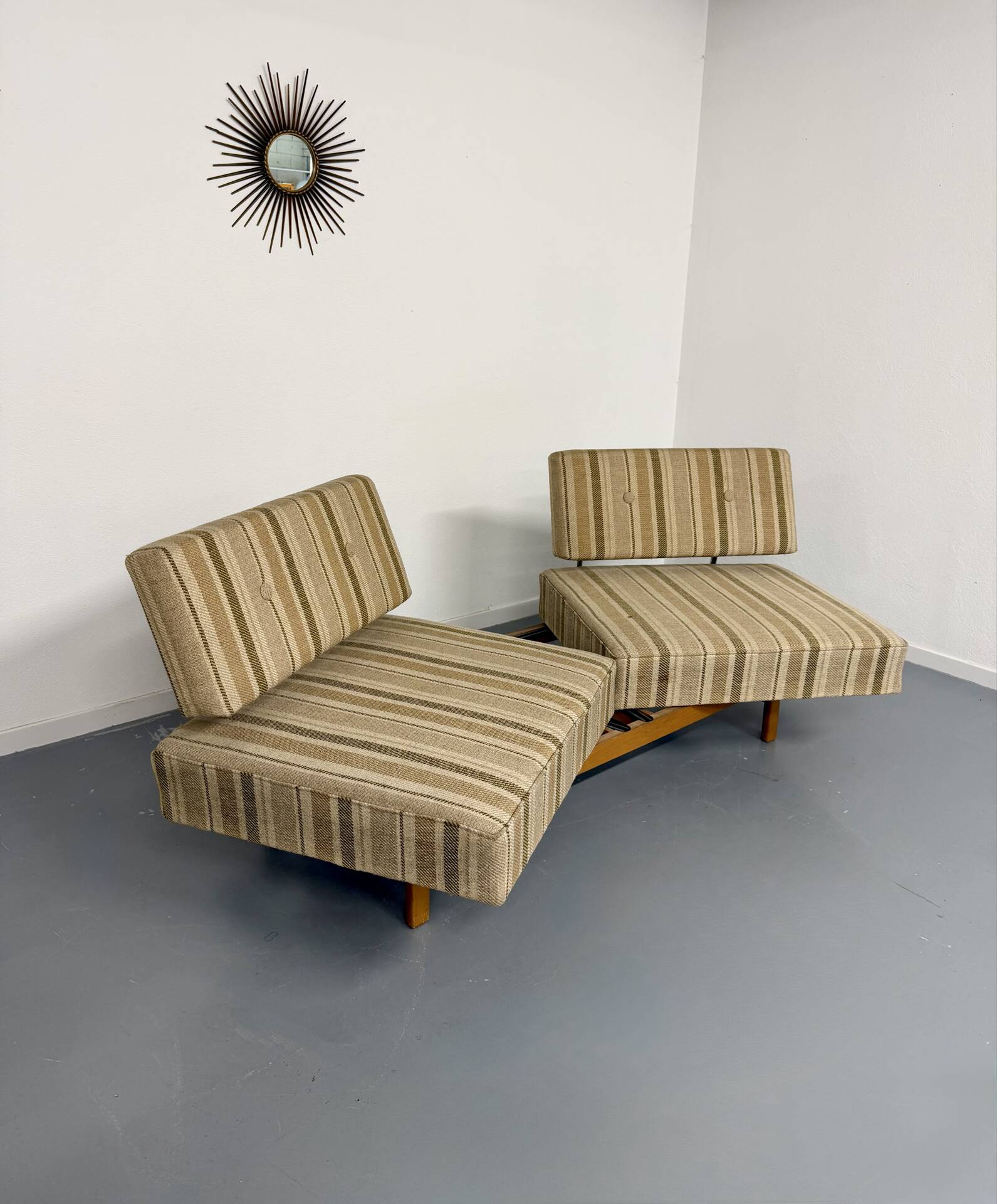 Vintage Daybed sofa bed design by Wilhelm Knoll model Stella from the 1960s.