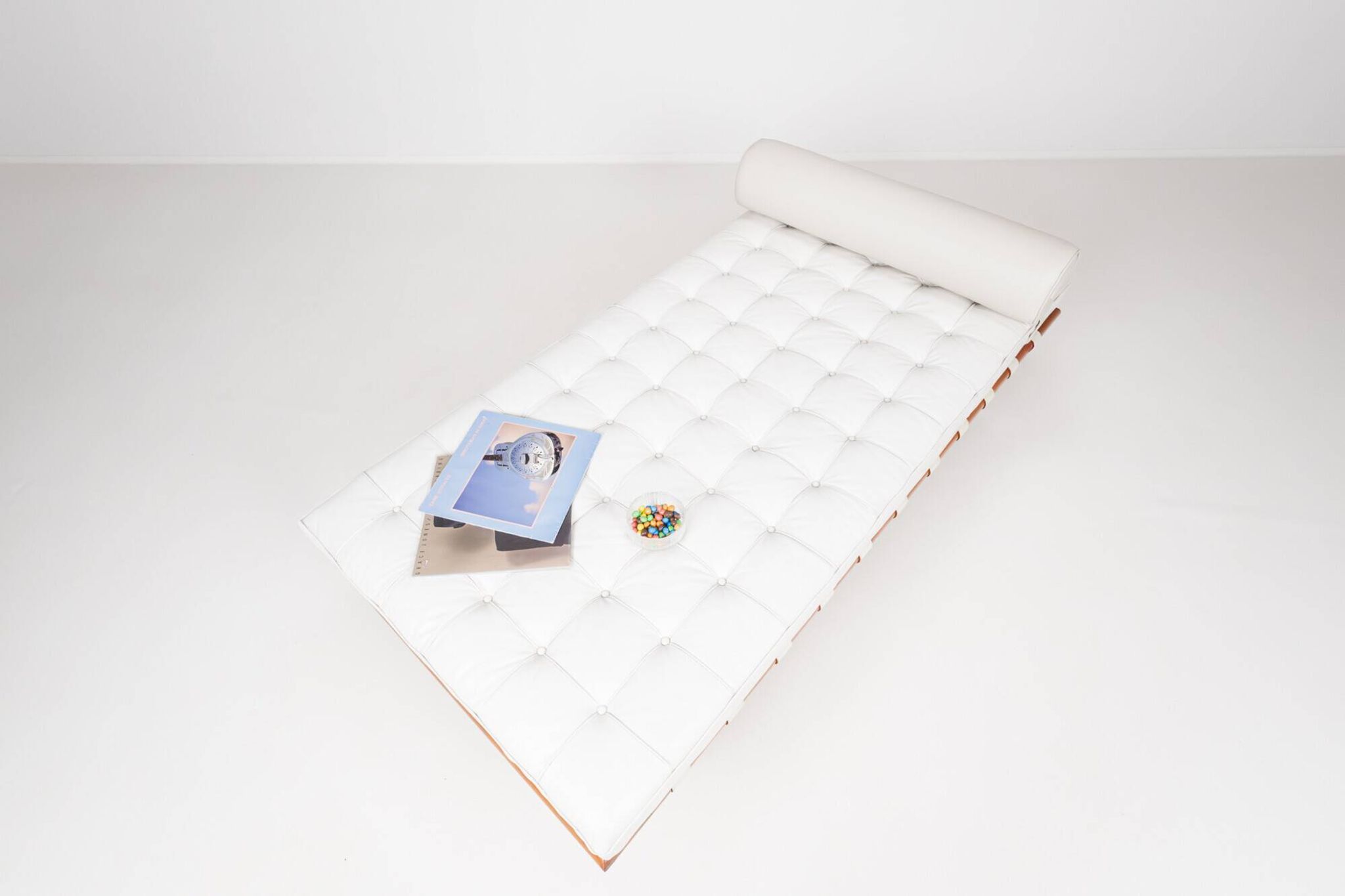Barcelona daybed by Ludwig Mies van der Rohe fro Knoll, 1980s