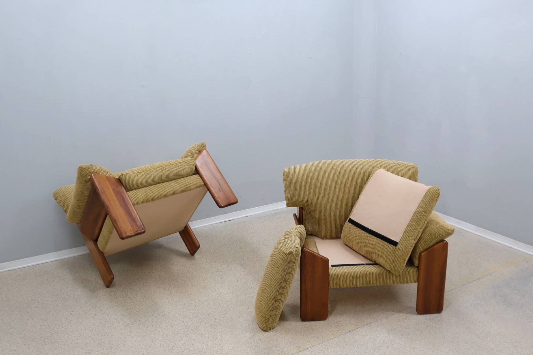 Mobil Girgi walnut wood armchairs 1970s, set of 2