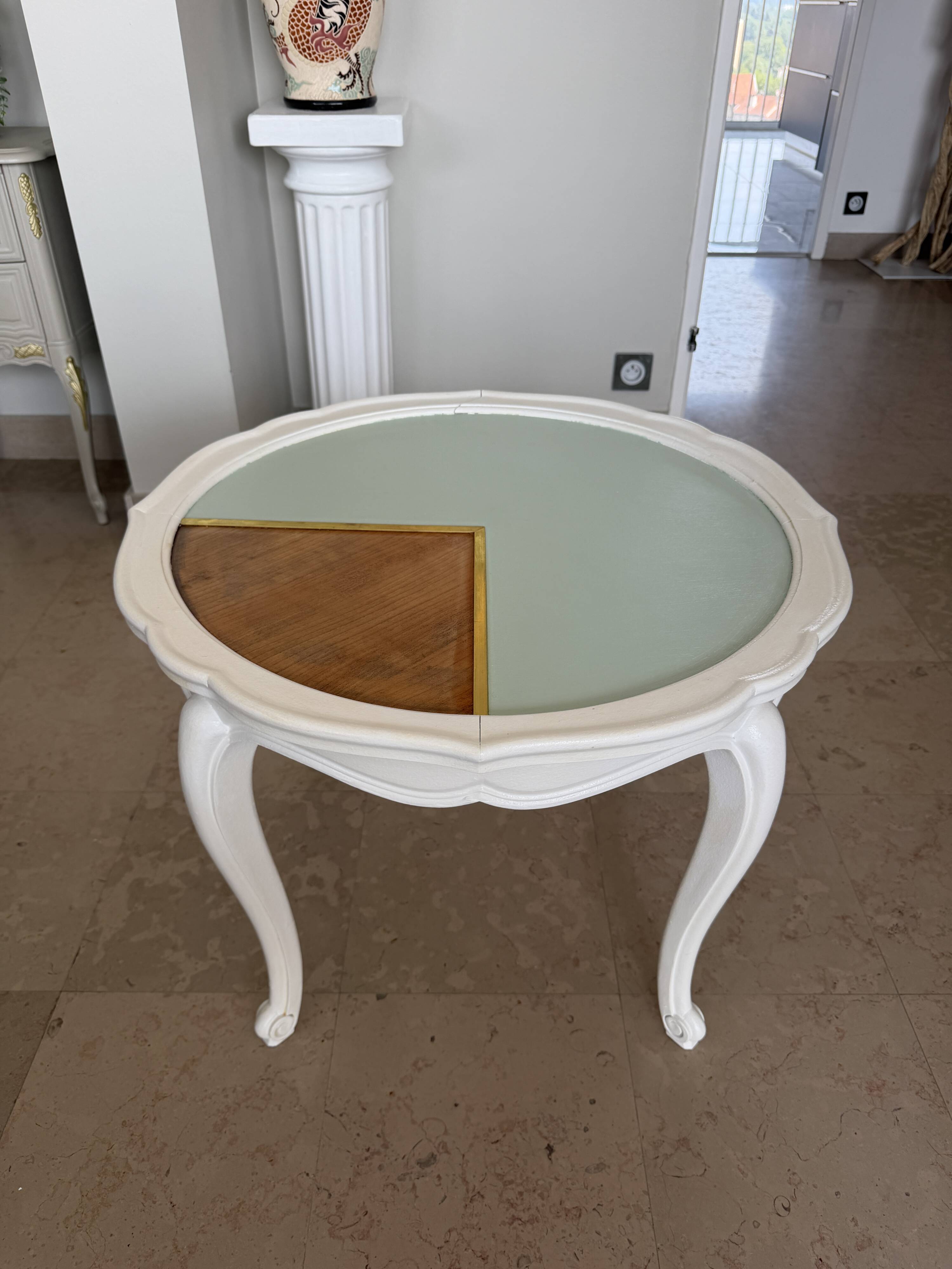 Renovated vintage side table in wood - Bold Elegance Collection