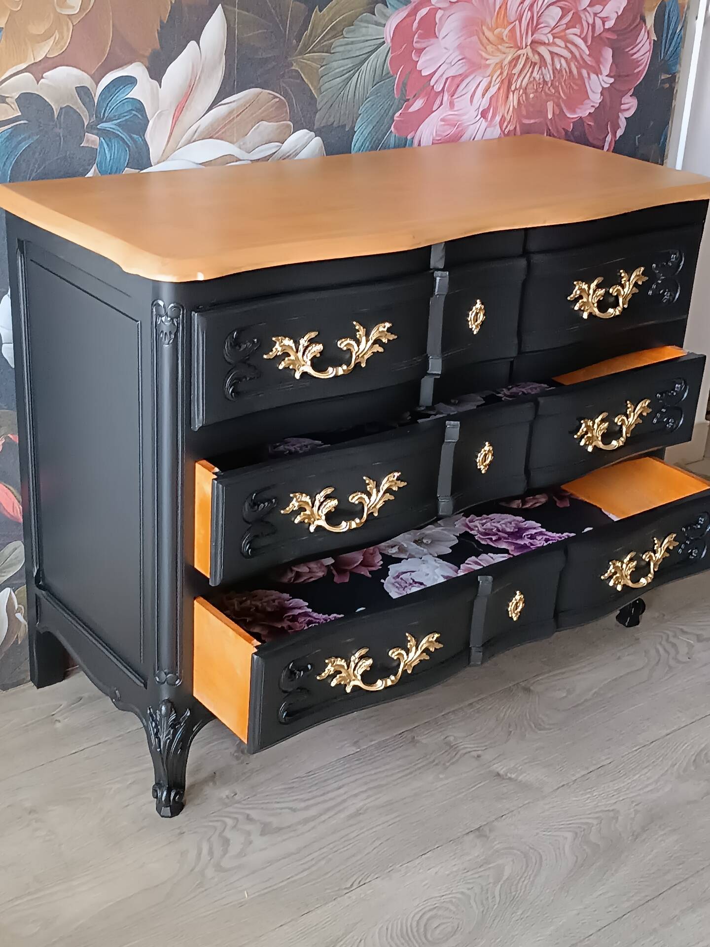 Commode arbalète galbée de style Louis XV
