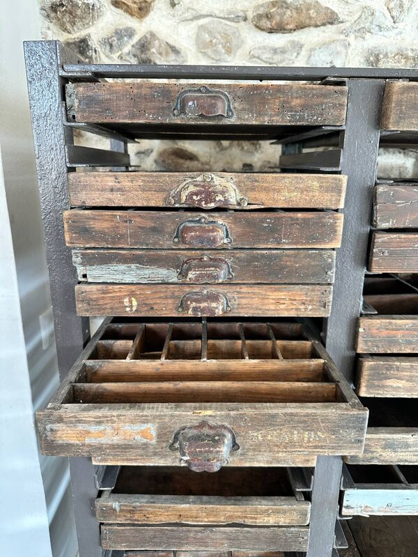 Meuble d’imprimerie ancien à tiroirs – bois & métal – industriel