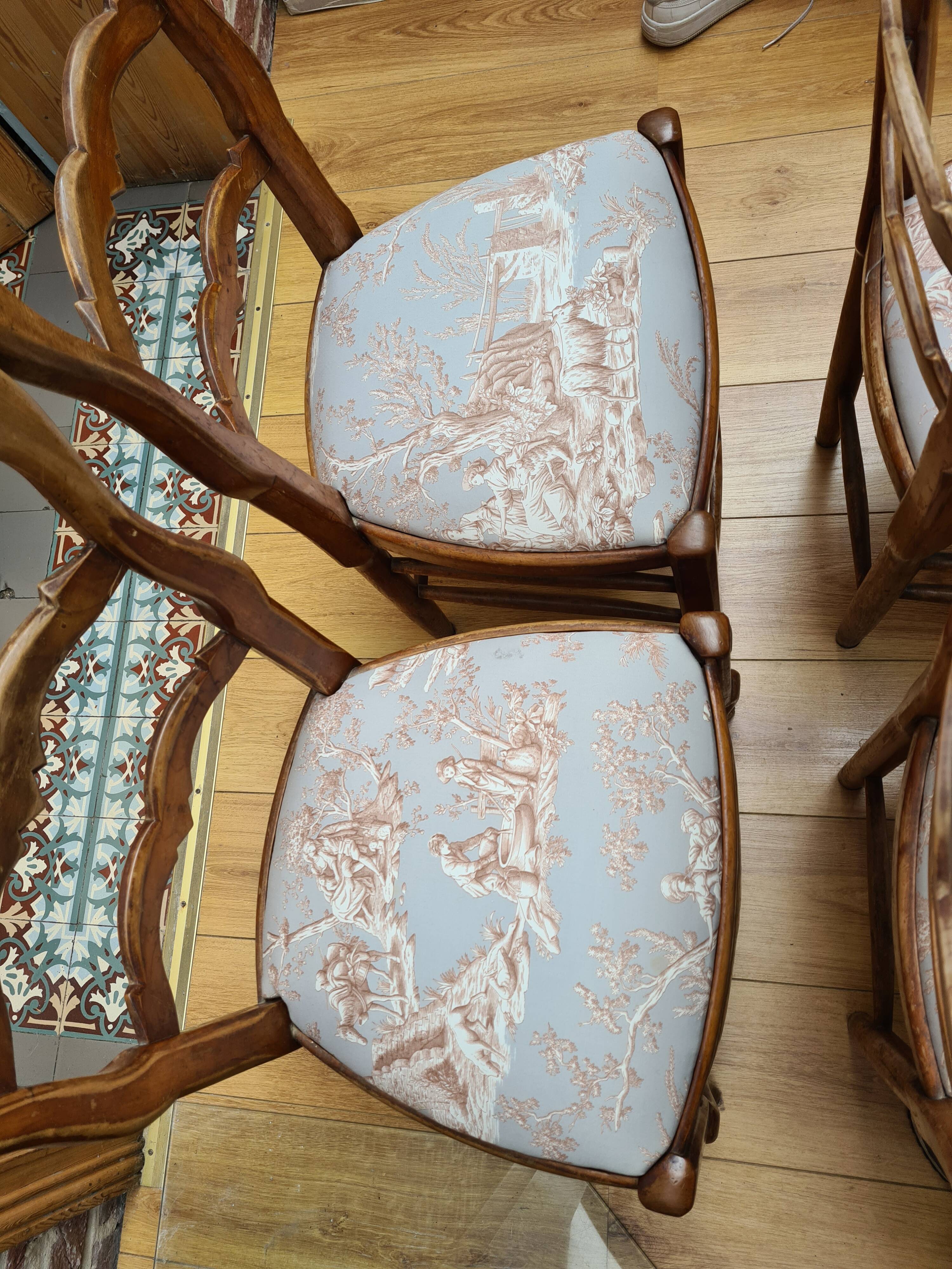 Chaises en merisier recouverte de Toile de Jouy
