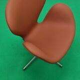 Arne Jacobsen Swan chair by Fritz hansen