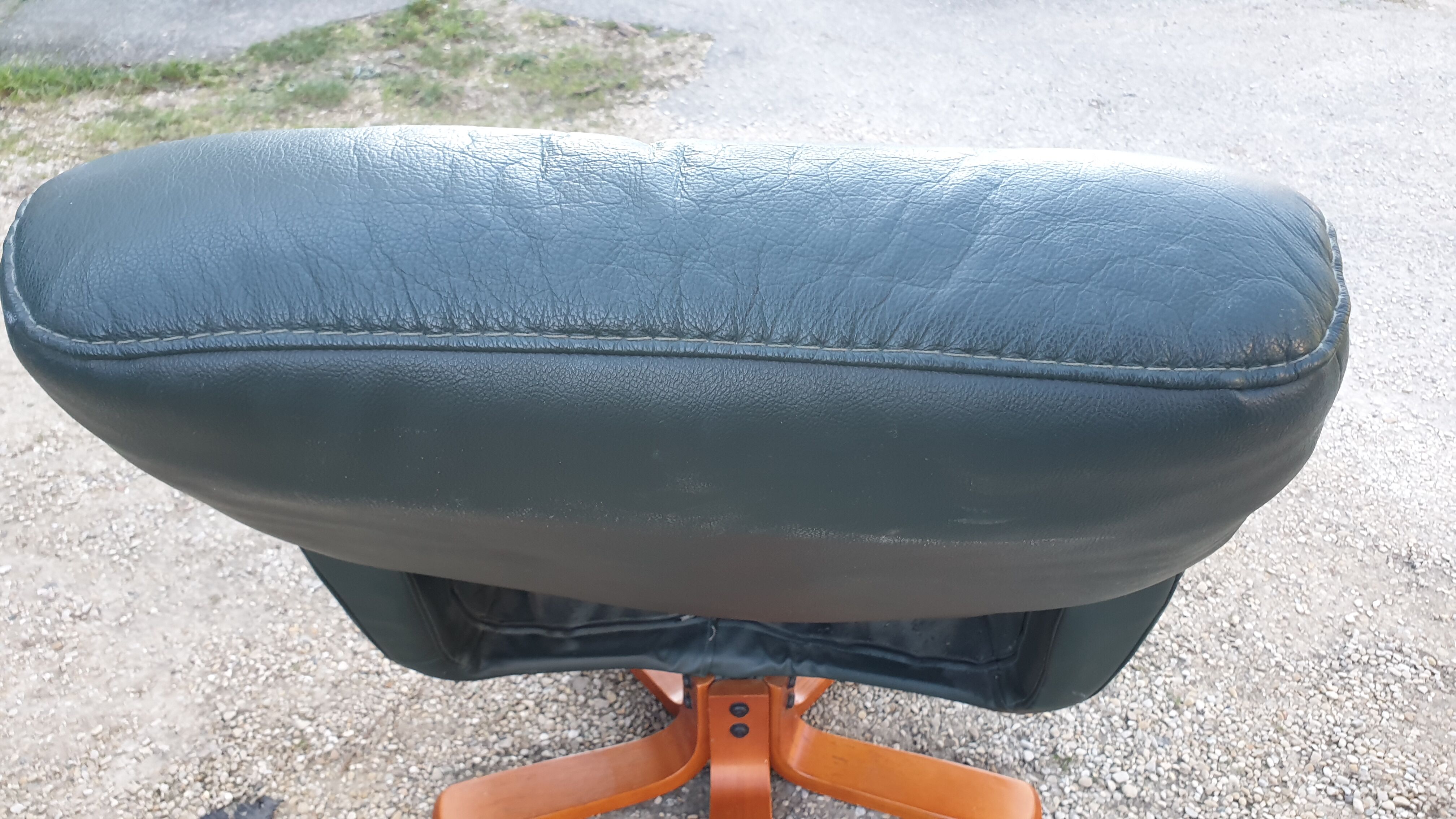 Reclining relaxing chair