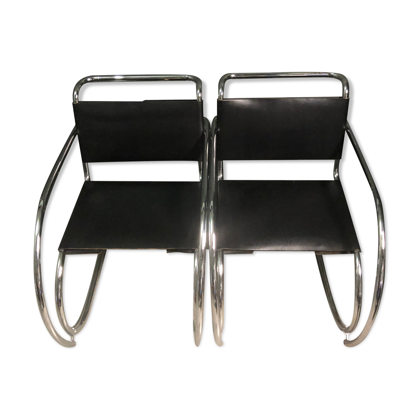 2 chairs by Mies Van Der Rohe MR20
