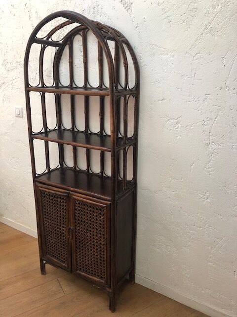 Shelf rattan library