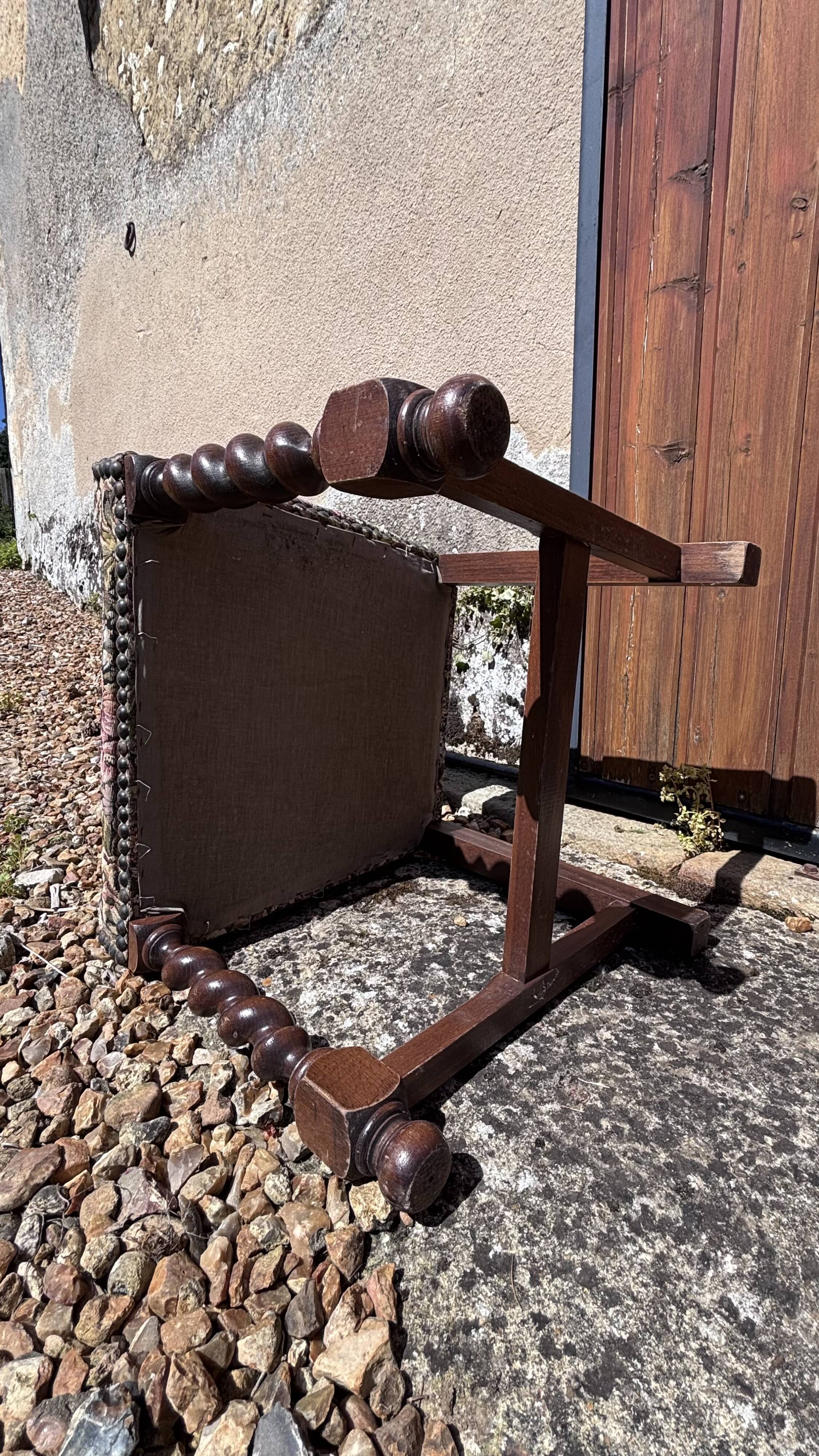 Colonial armchair in solid wood and weaving