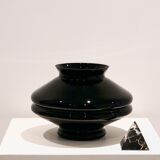 Vase en verre noir