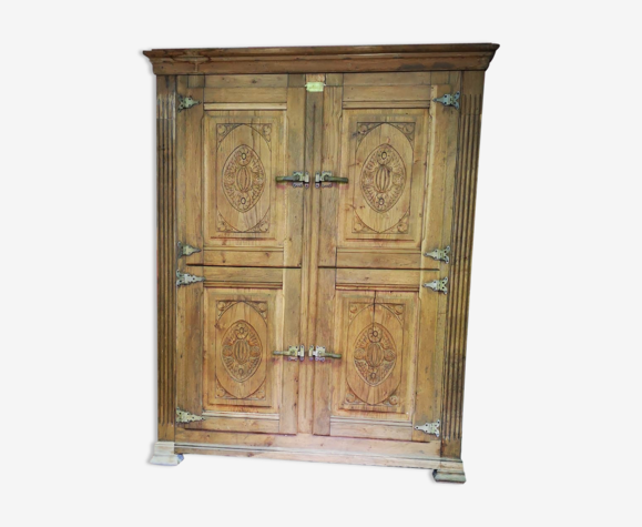 Ancienne chambre froide en bois