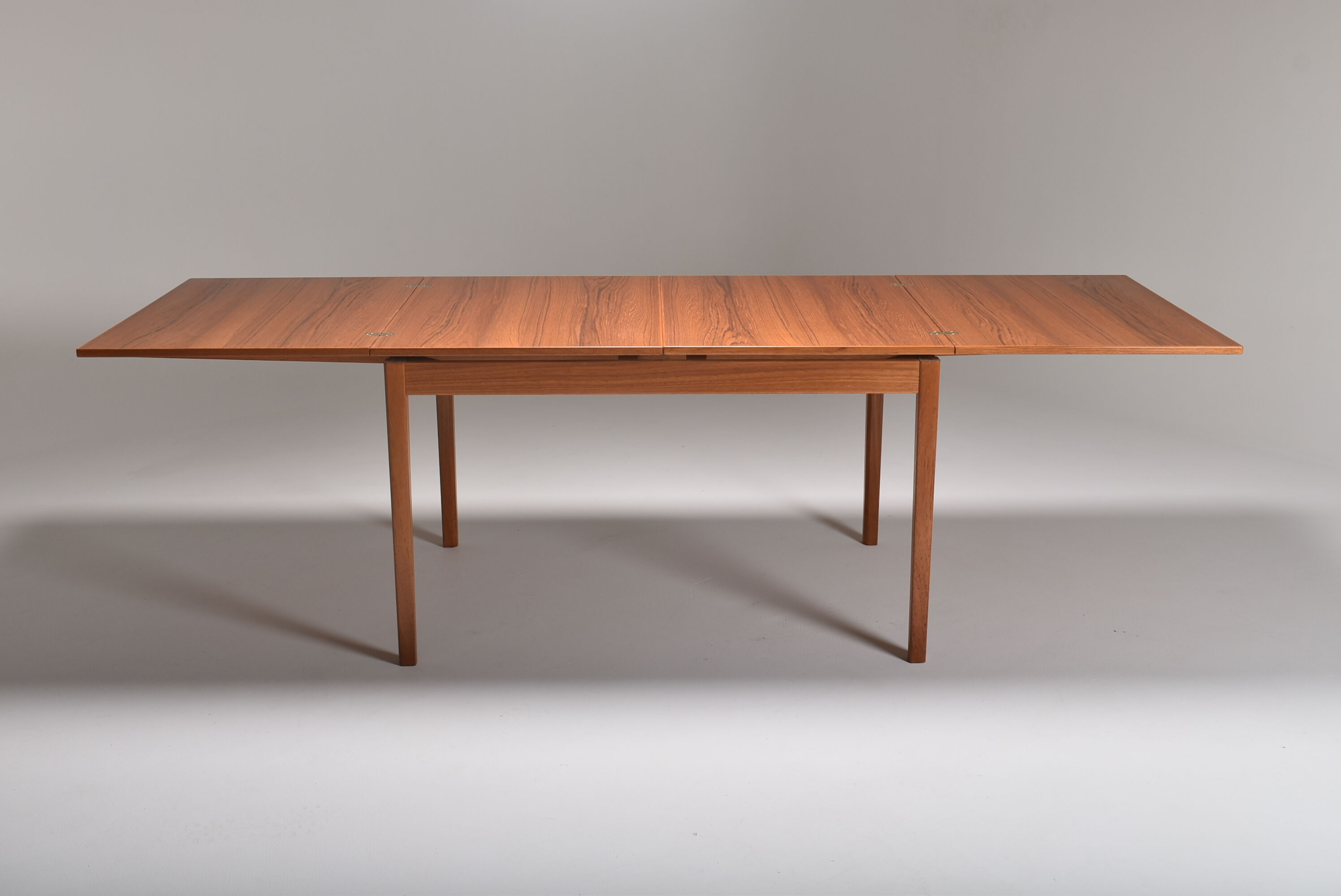 Scandinavian table Teck Skaraborgs