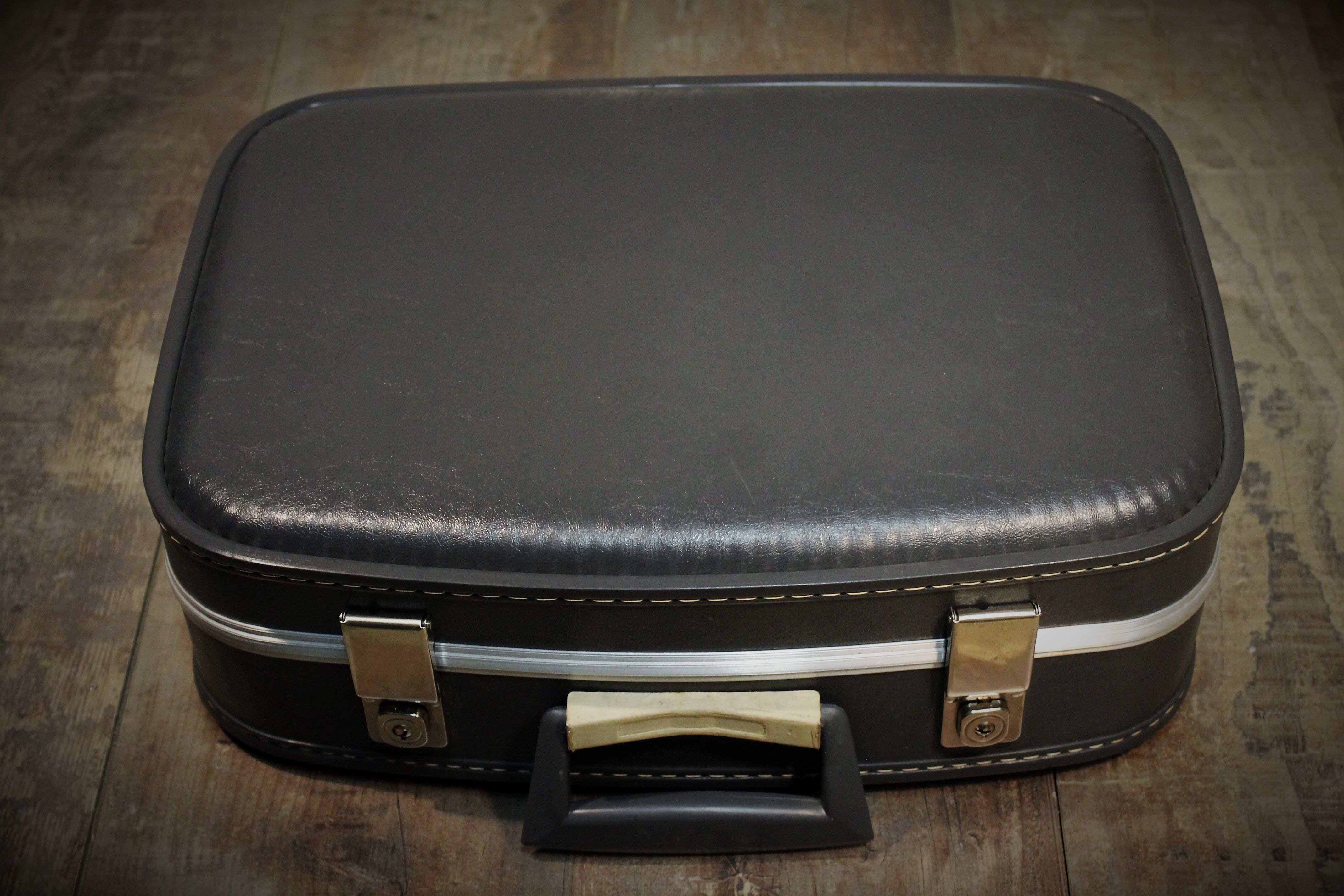 Nesting suitcases hostess & steward 60s