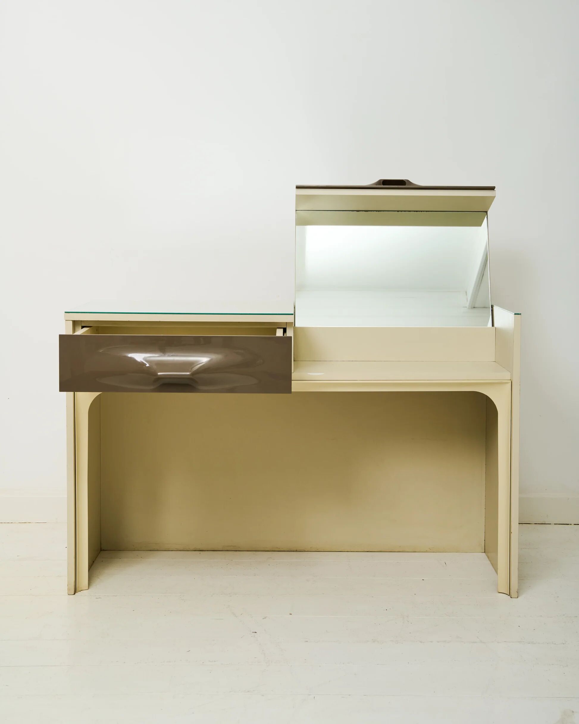 Coiffeuse série "DF-2000", Raymond Loewy, 1960