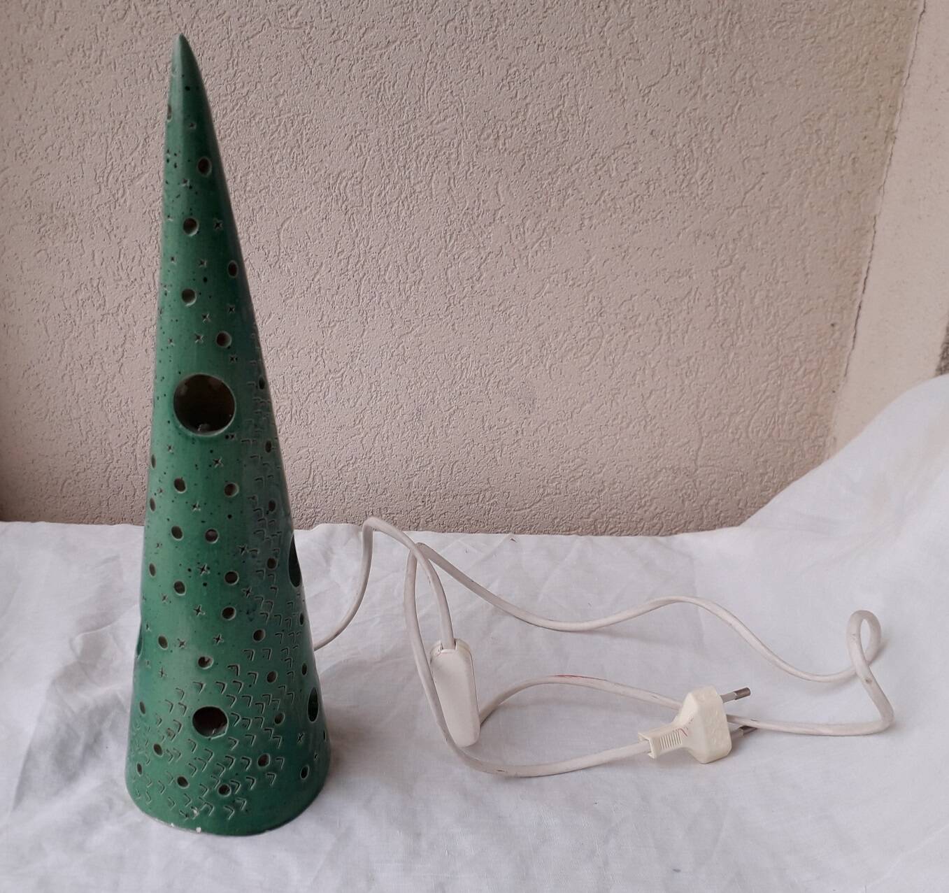 Green ceramic lamp