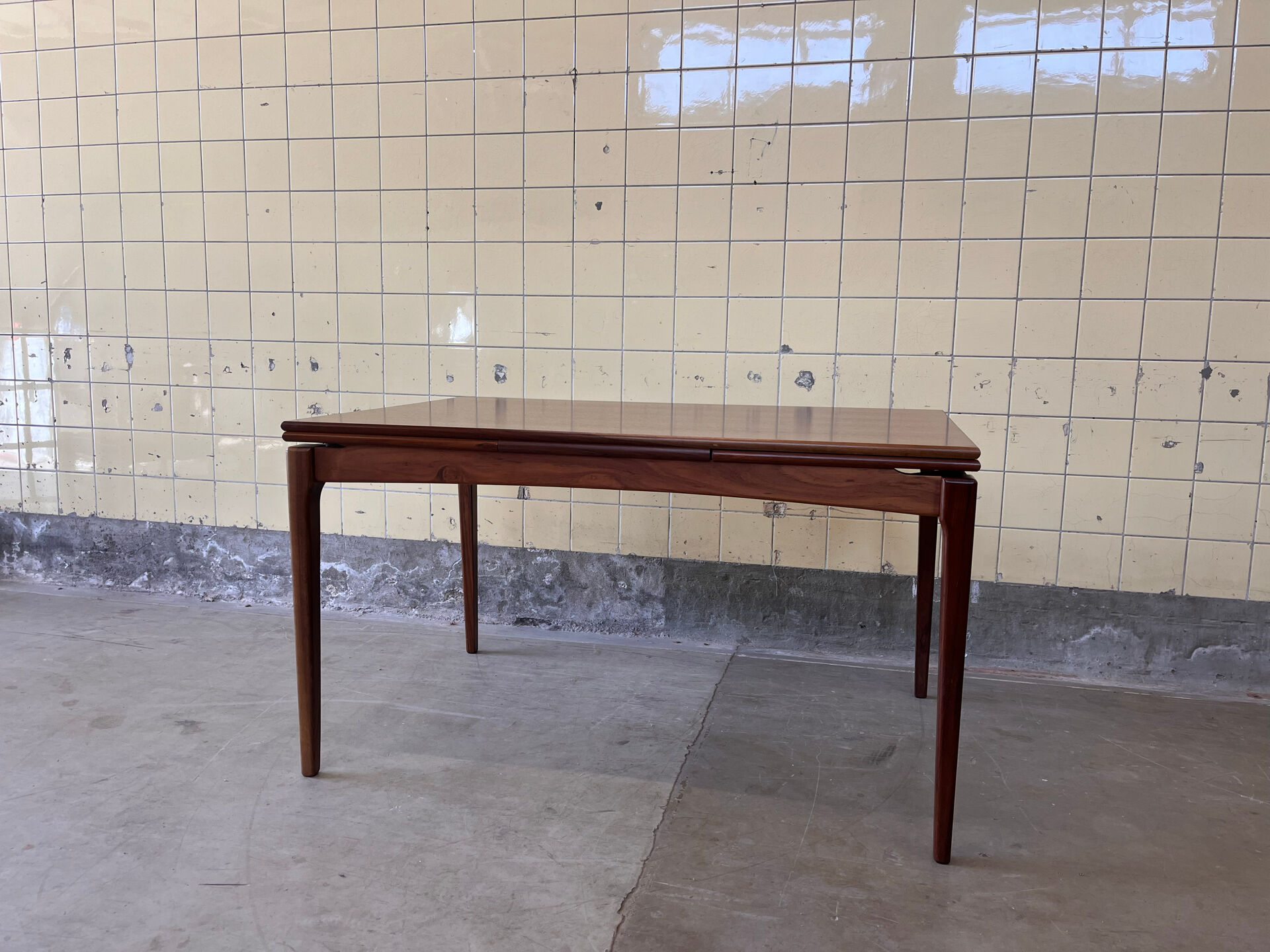Table à manger en teck vintage