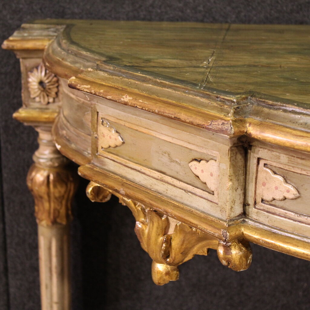 Encoignure italienne laquée du XXe siècle de style Louis XVI