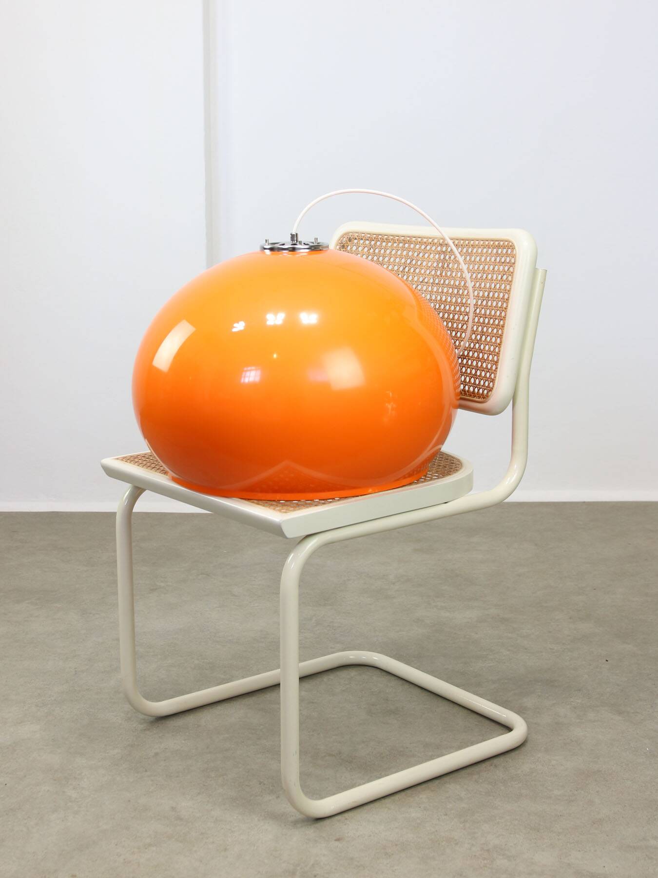 Suspension géante orange Space Age de Guzzini, années 70