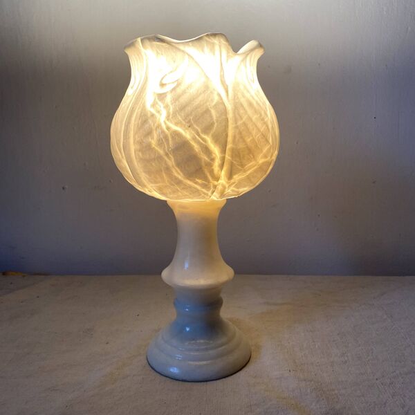 Lampe fleur en albâtre