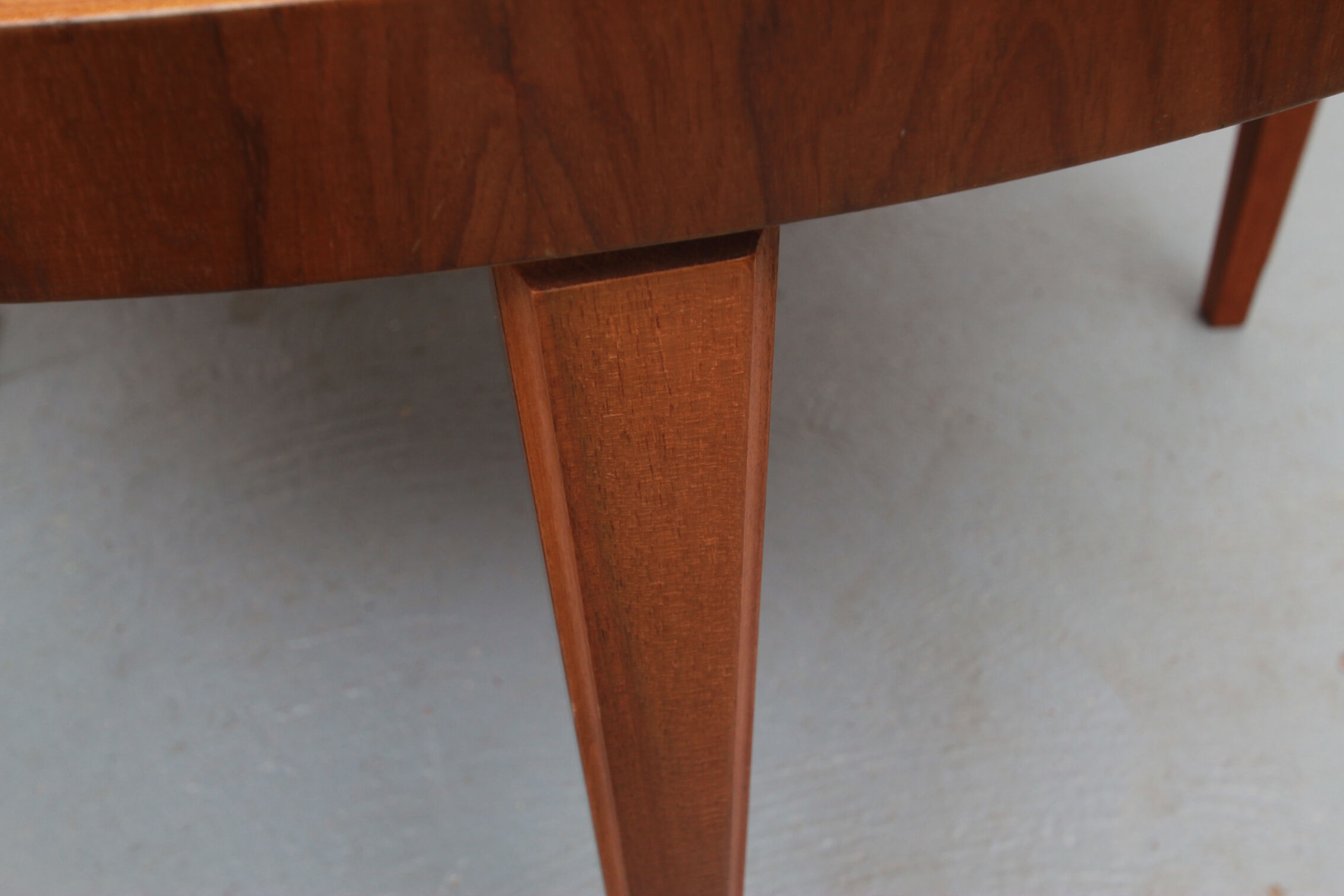 1950s round coffeetable in walnut