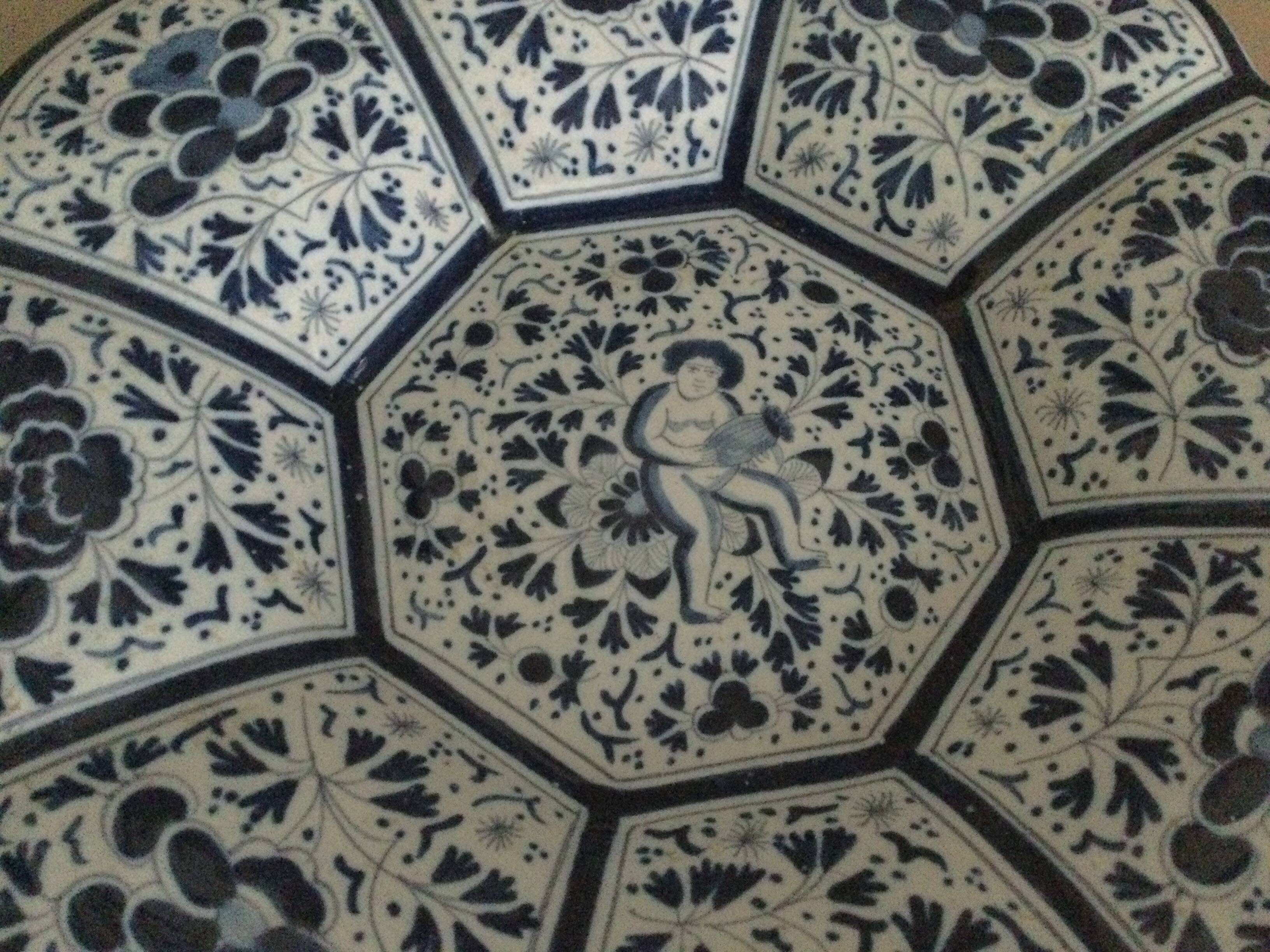 Delft earthenware polylobed dish.