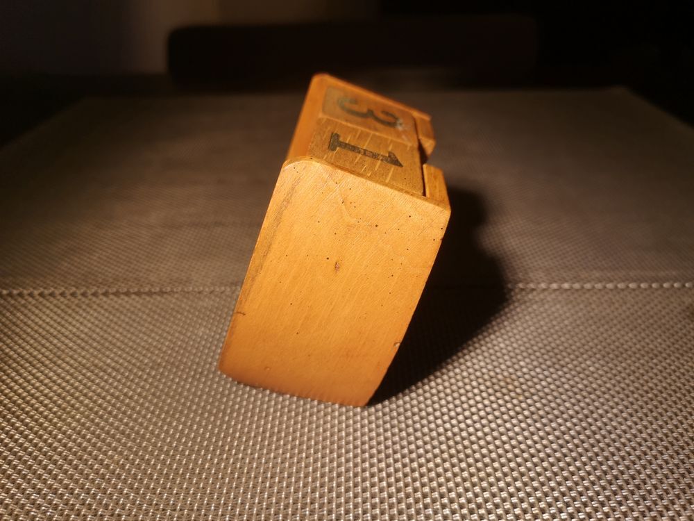Perpetual wooden cube calendar - 1950s