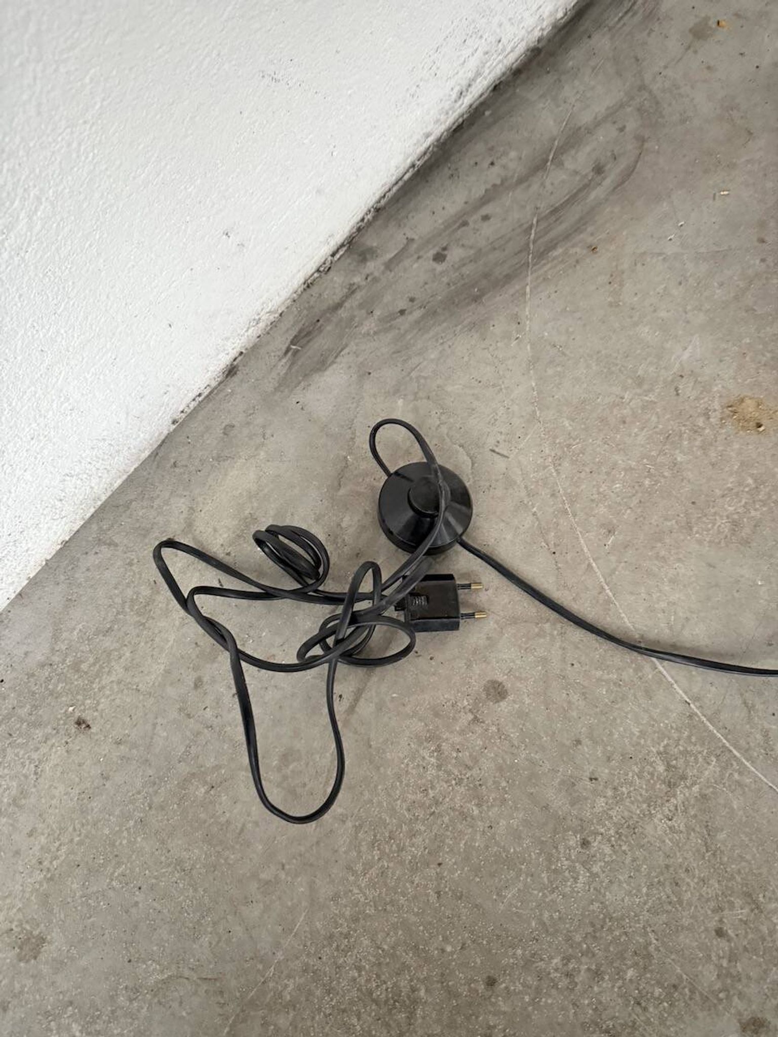 Lampadaire en orme motifs « fleurs », années 70