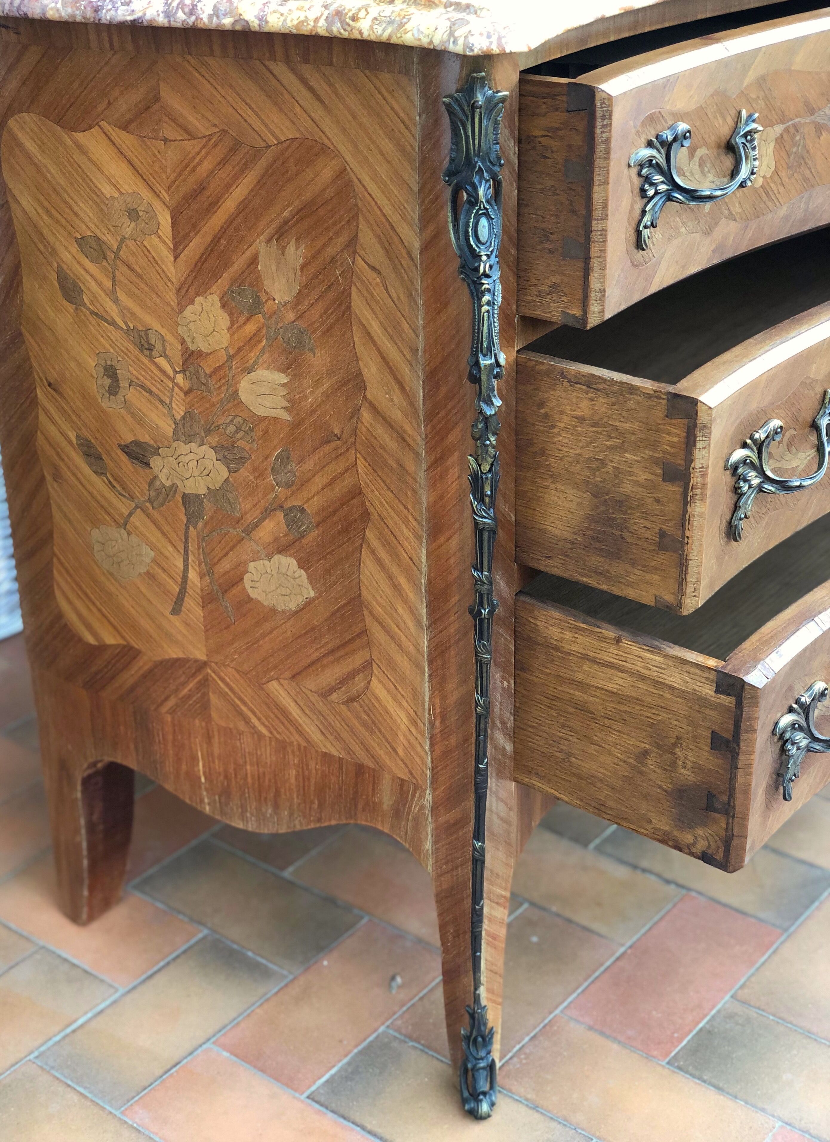 Curved Style Louis XV marquetry chest of drawers