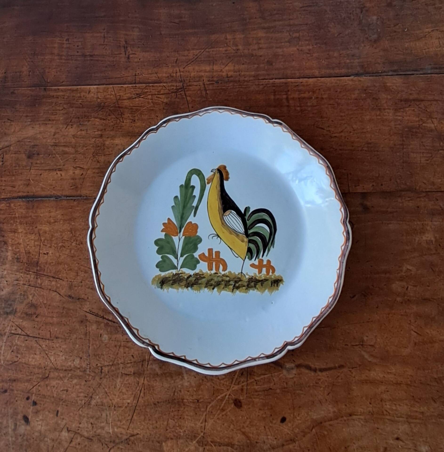 Decorative plate in the 18th-century style. Decoration of a stylised rooster.