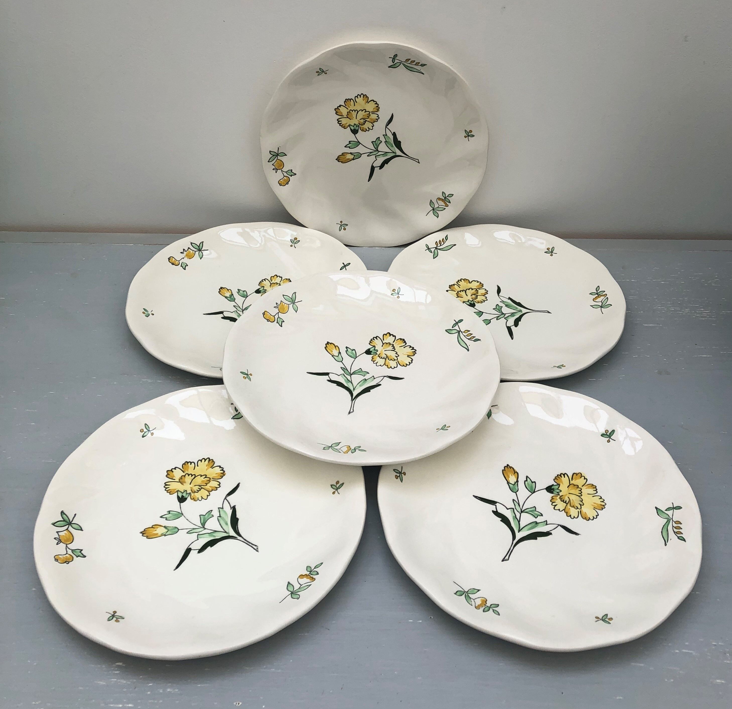 Lots of 6 flat plates model embrun, with floral motifs. Stamped Salins France