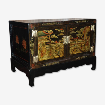 Polychrome antique Chinese furniture in lacquered elm