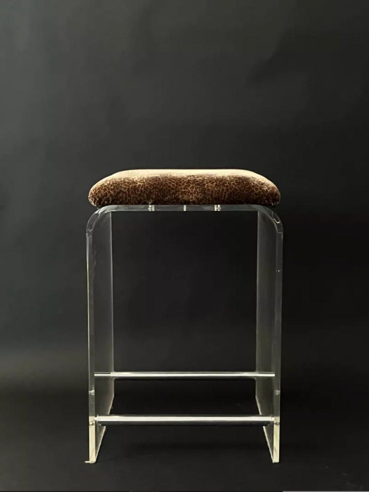 Design bar stool in plexiglass, chrome, and leopard velvet, 1970.