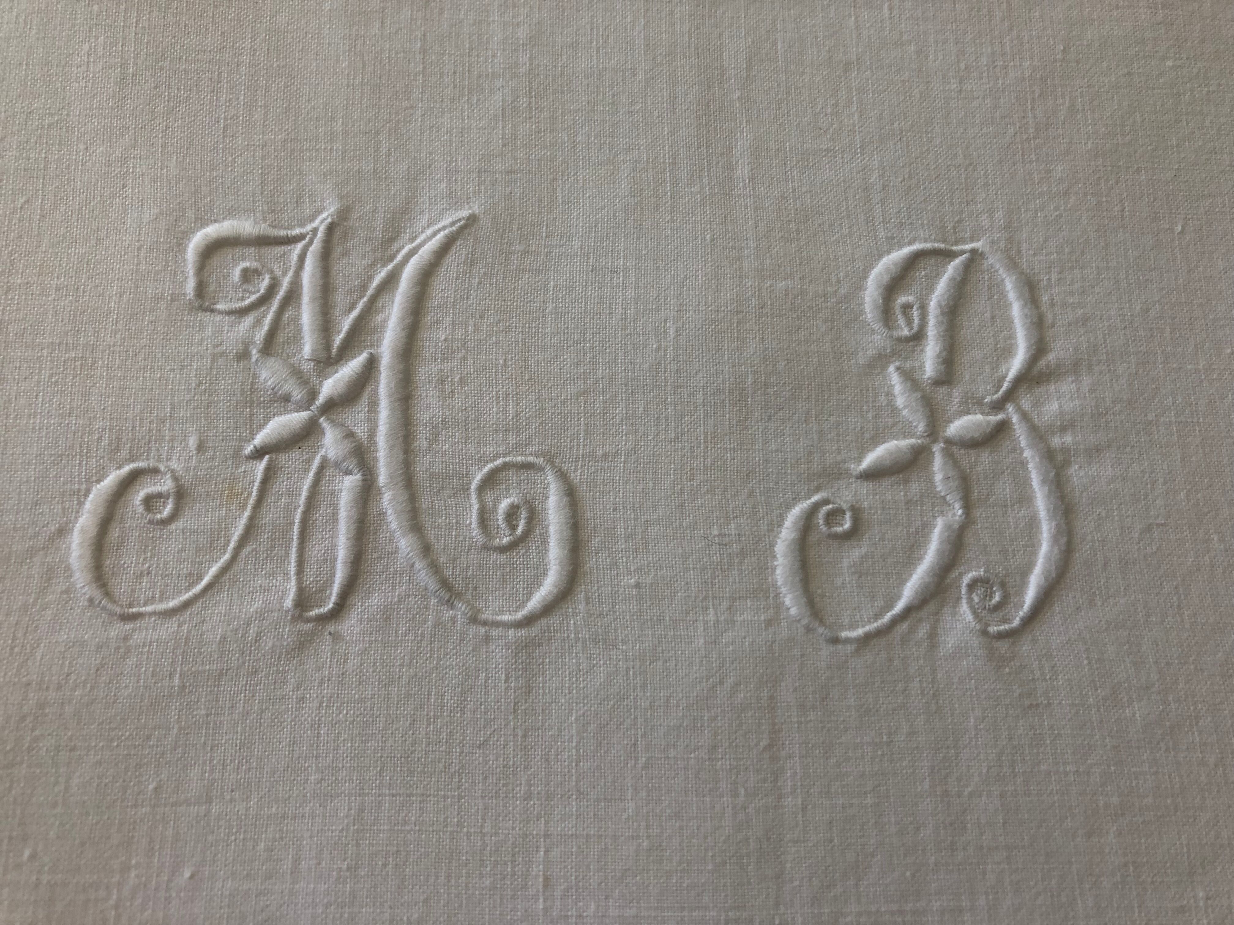 8 napkins, monogram