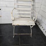 Ancien fauteuil de jardin en fer forgé et bois