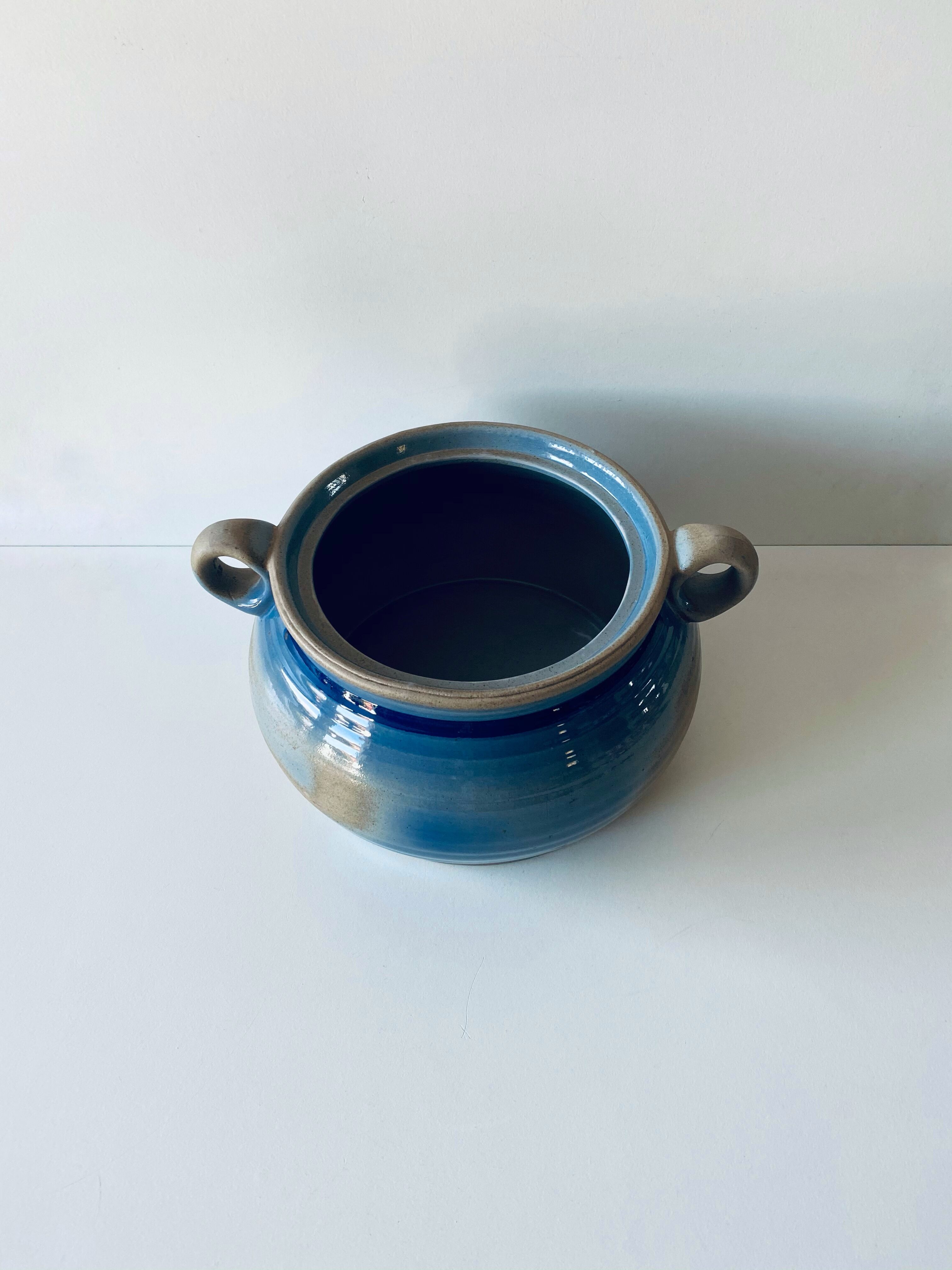 Sandstone pot or garnish