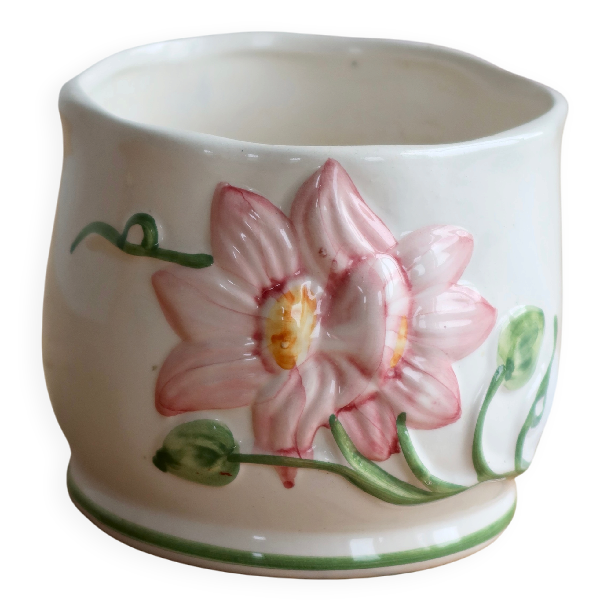 Petit cache-pot vintage en barbotine à décor de fleur rose
