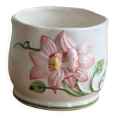 Small vintage cache-pot in majolica with a pink flower design.
