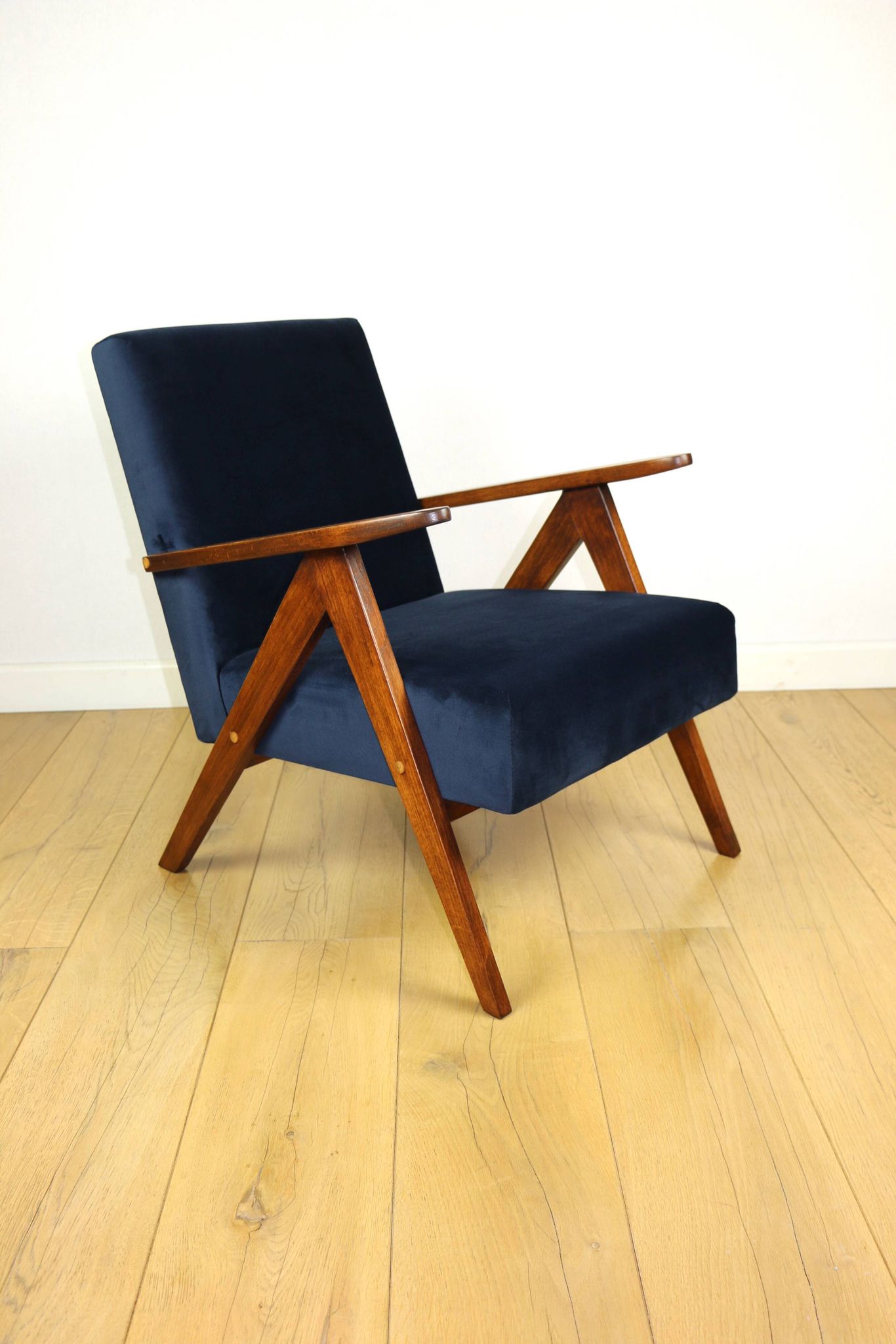 Classic armchair Var B-310 1960s vintage navy velvet - dark wood - 2 pieces available