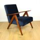 Fauteuil classique Var B-310 vintage des années 1960 en velours bleu marine - bois foncé - 2 pièces disponibles