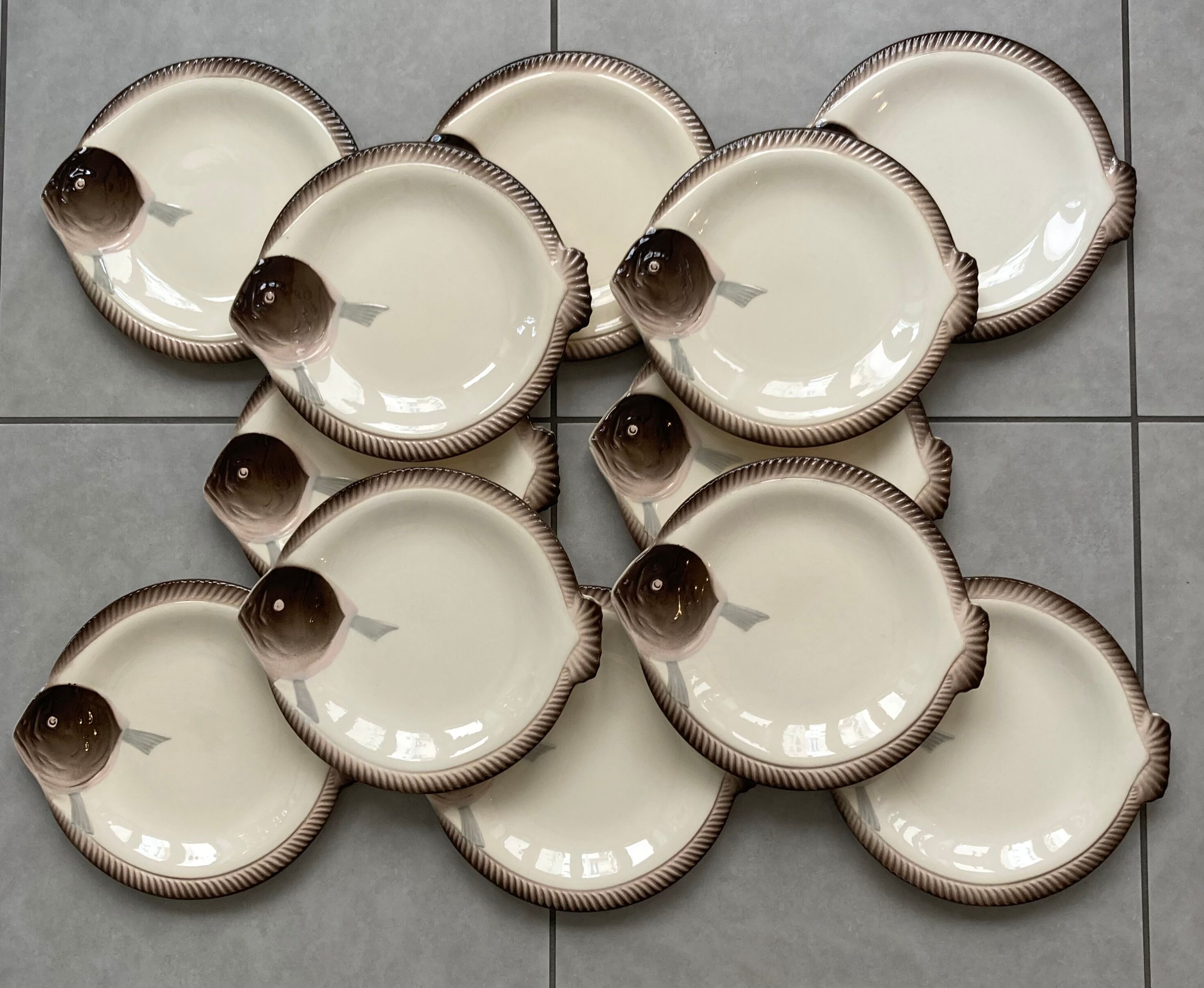 Set de 12 assiettes barbotine poisson Longwy