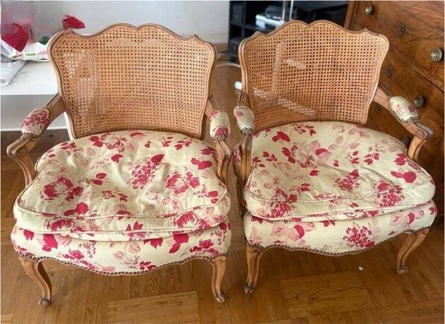 Paire de fauteuils cannés style Louis XV en bois sculpté