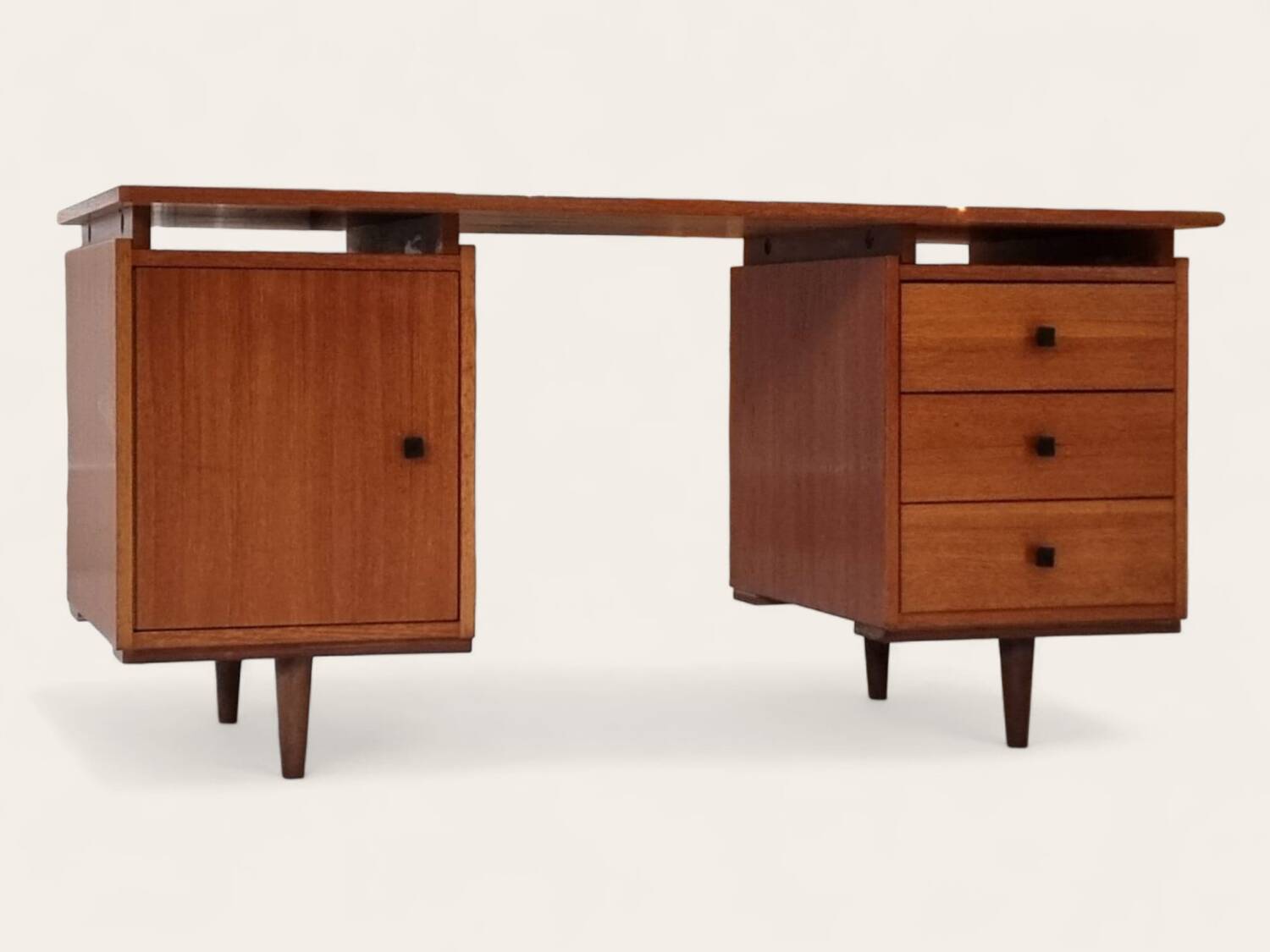 Bureau du milieu du siècle
