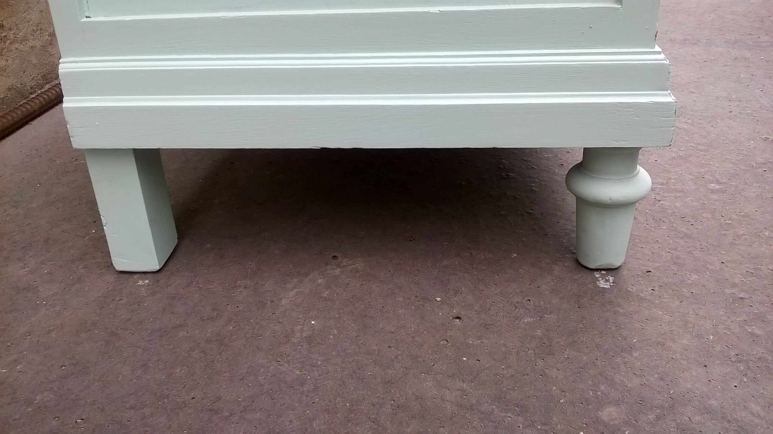 Mint parisian cabinet