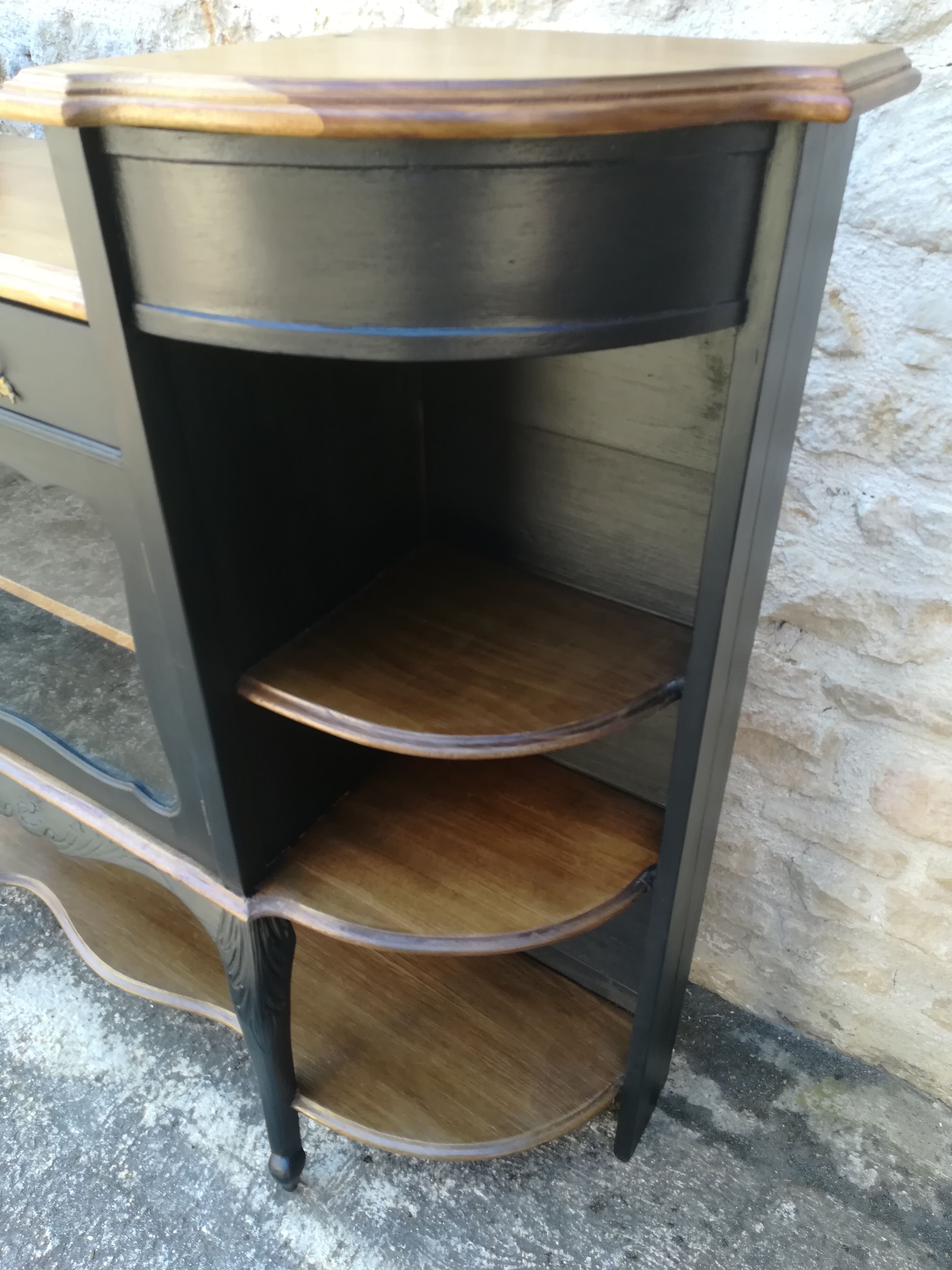 Napoleon III showcase shelf