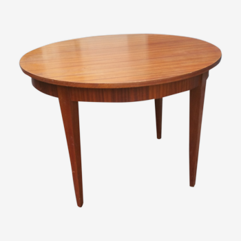 Table scandinave