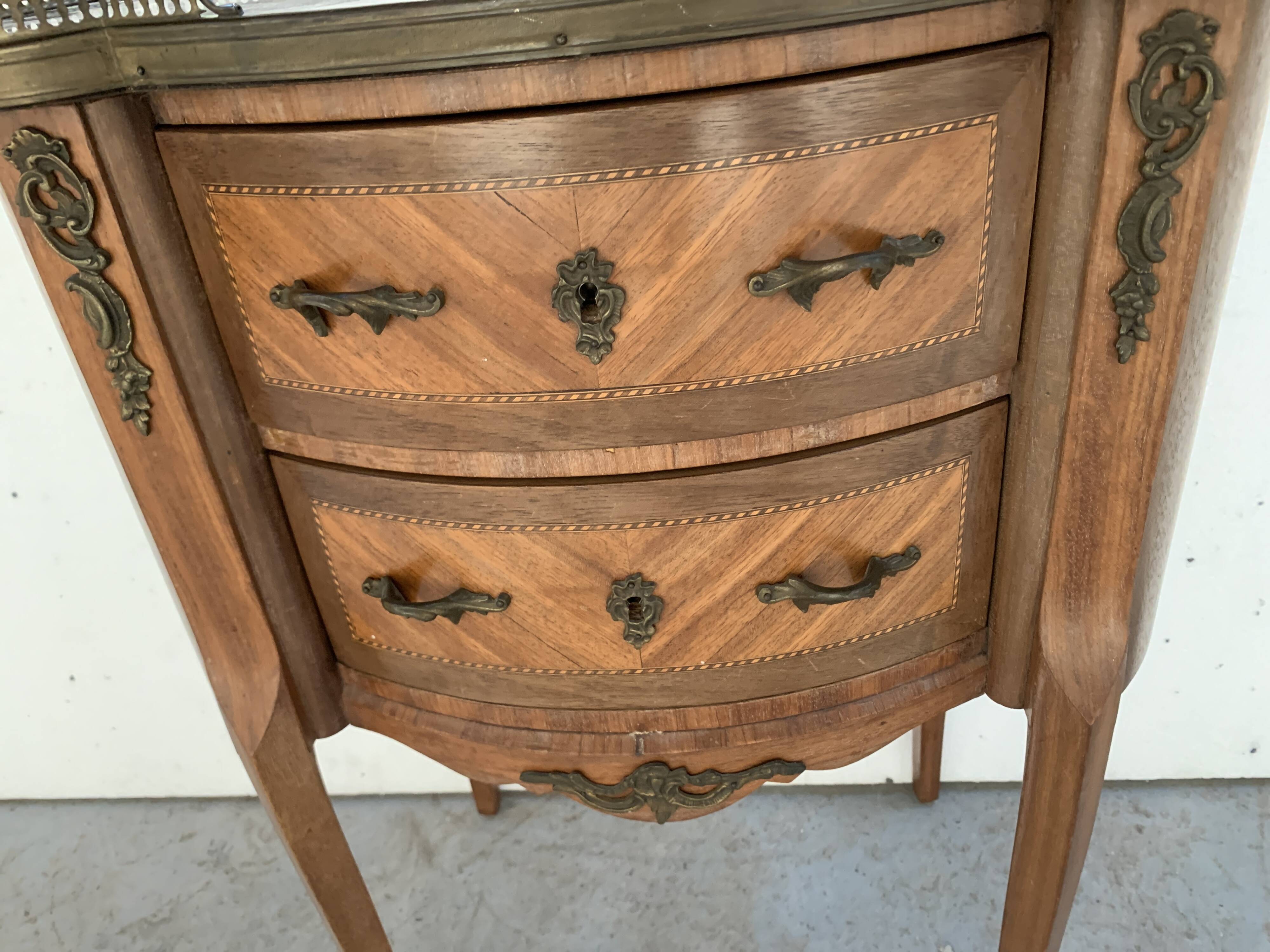 Louis XV style kidney chest of drawers Marble top with brass gallery 20th century
