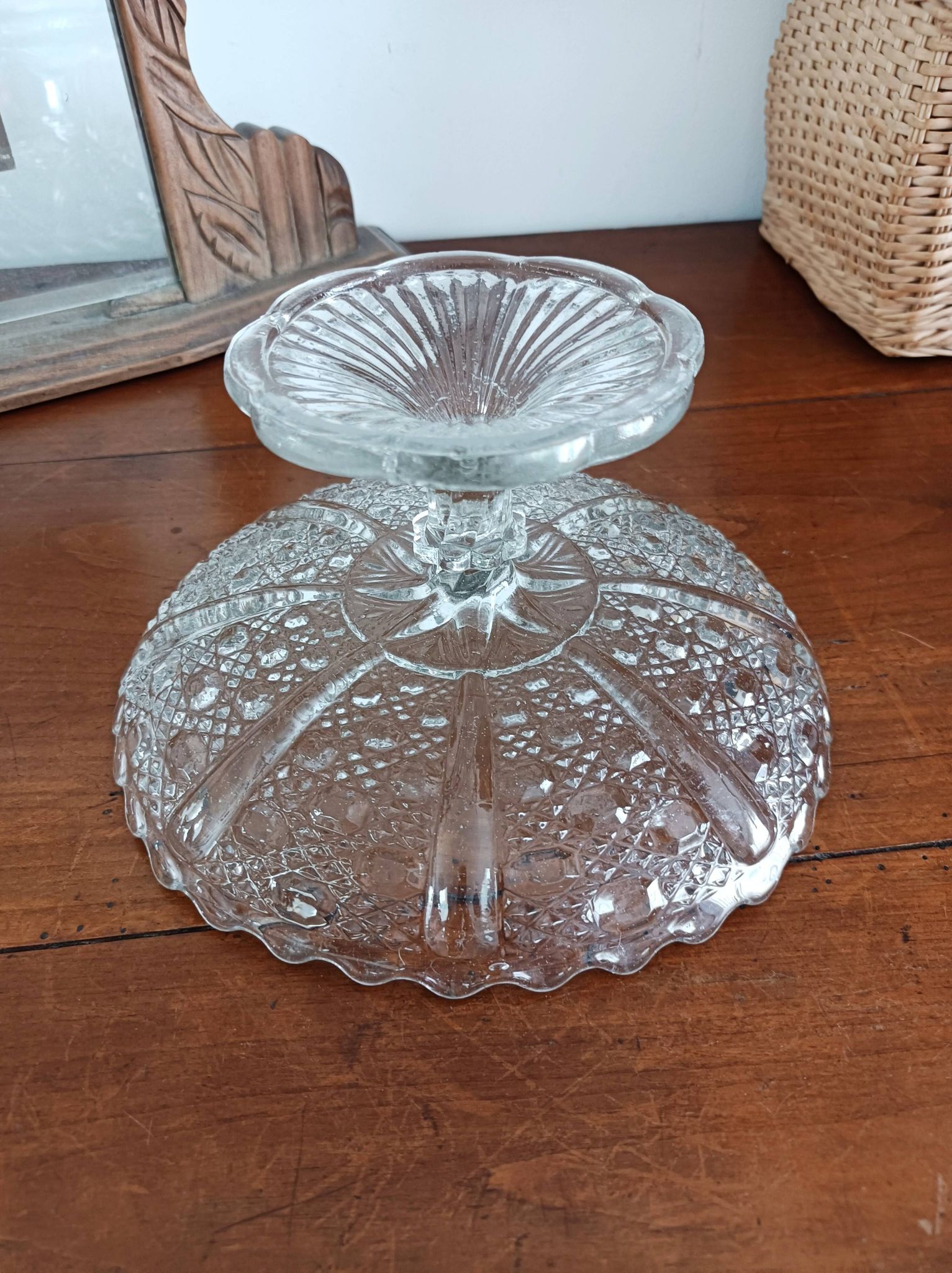 Glass fruit bowl on foot
