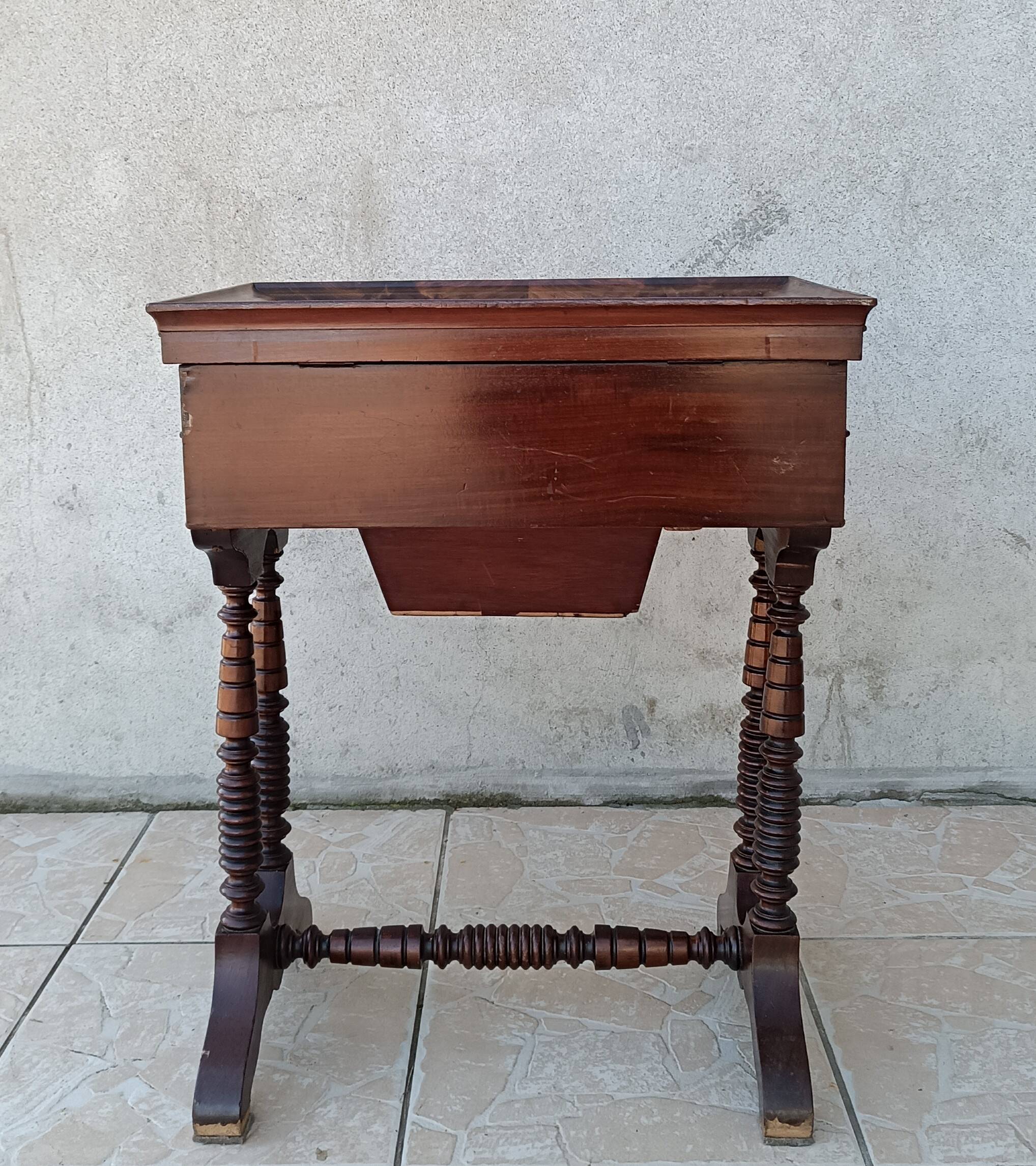 Travailleuse Louis Philippe en acajou